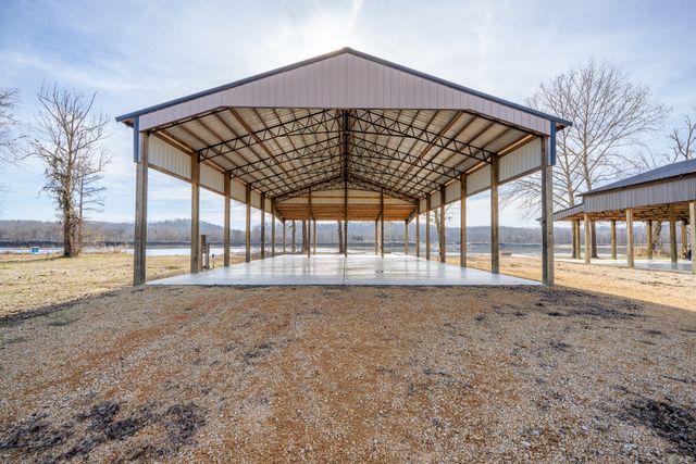 209 Hardin Bottom River Rd, Clifton, TN 38425