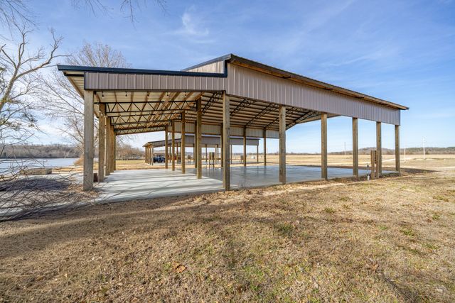 209 Hardin Bottom River Rd, Clifton, TN 38425