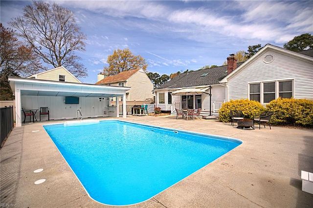 114 Runaway LN, Yorktown, VA 23692