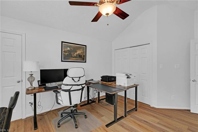 114 Runaway LN, Yorktown, VA 23692