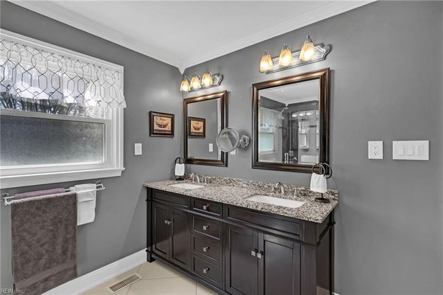 114 Runaway LN, Yorktown, VA 23692