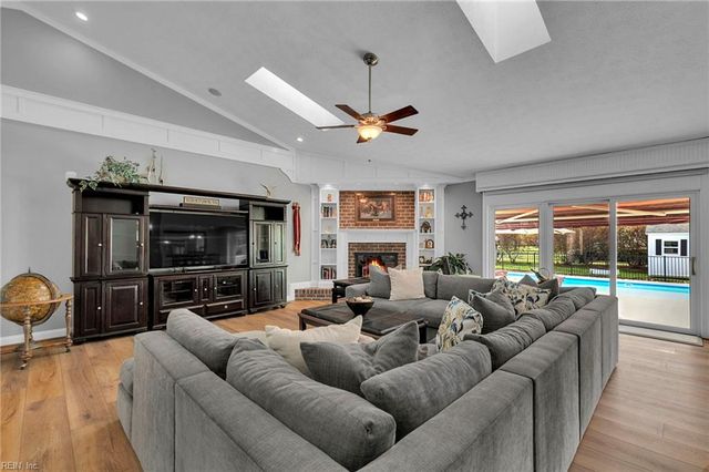 114 Runaway LN, Yorktown, VA 23692