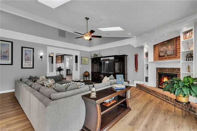 114 Runaway LN, Yorktown, VA 23692