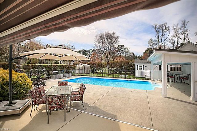 114 Runaway LN, Yorktown, VA 23692