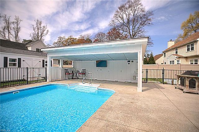 114 Runaway LN, Yorktown, VA 23692