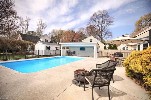 114 Runaway LN, Yorktown, VA 23692