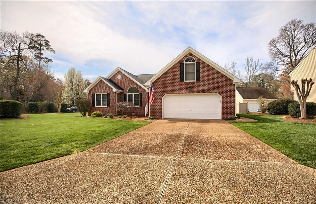114 Runaway LN, Yorktown, VA 23692