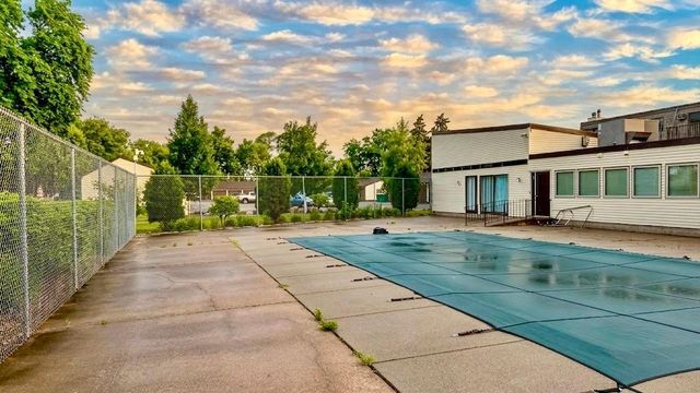 7352 72nd Lane N, Brooklyn Park, MN 55428