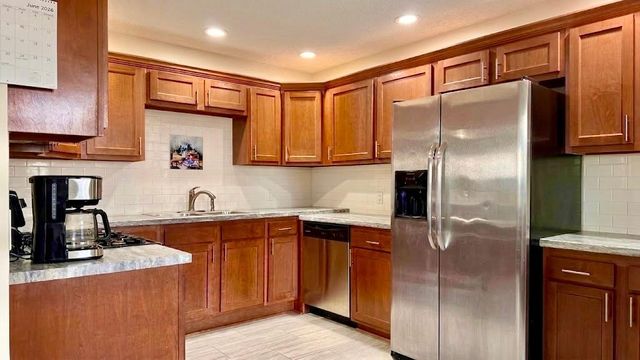 7352 72nd Lane N, Brooklyn Park, MN 55428