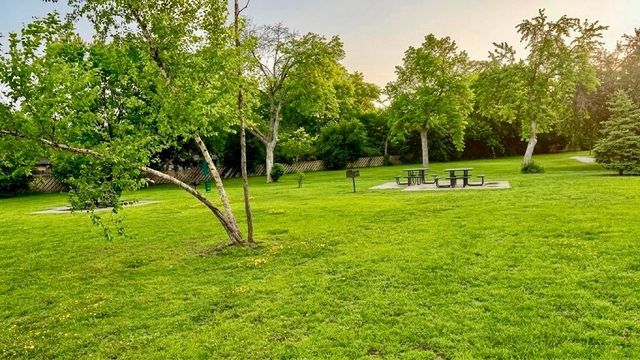 7352 72nd Lane N, Brooklyn Park, MN 55428