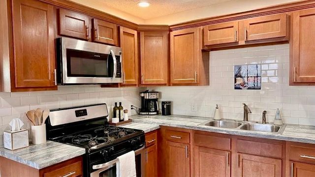 7352 72nd Lane N, Brooklyn Park, MN 55428