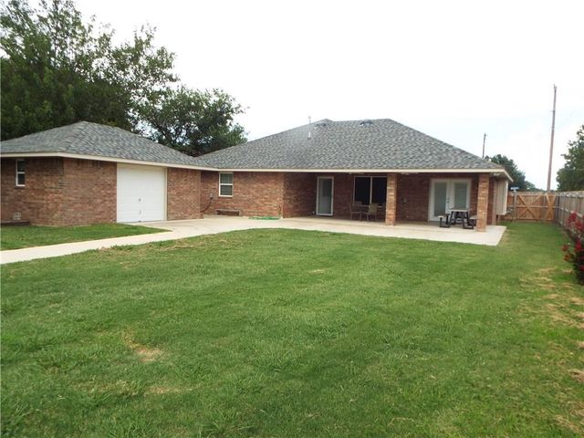 2829 Larkspur Road, Moore, OK 73160