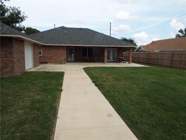 2829 Larkspur Road, Moore, OK 73160
