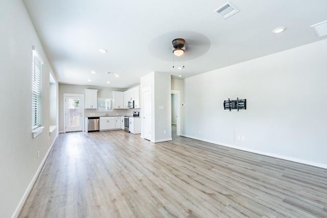 147 Waterside RD A, Buda, TX 78610