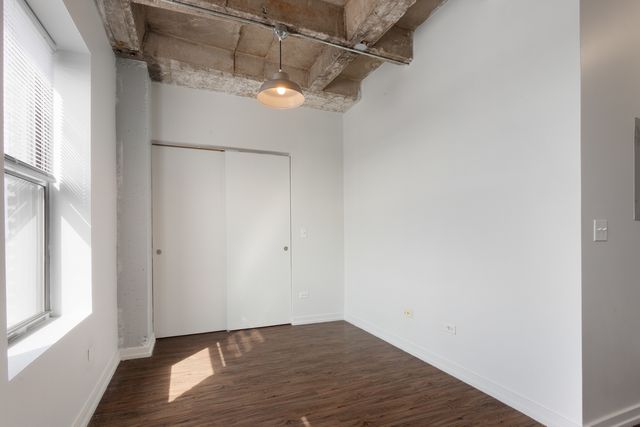 1325 W Wilson Avenue 405, Chicago, IL 60640