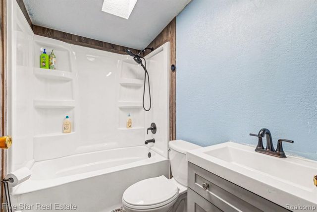 7368 Vassar Road, Otisville, MI 48463