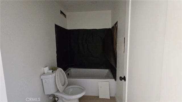 8601 International 249, Canoga Park, CA 91304