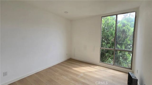 8601 International 249, Canoga Park, CA 91304
