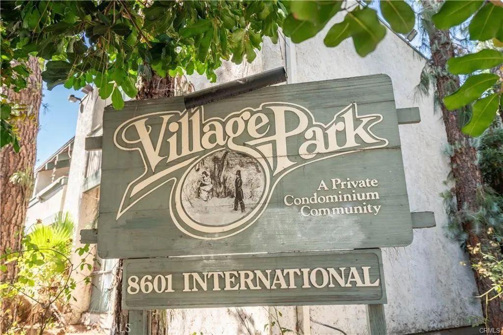 8601 International 249, Canoga Park, CA 91304