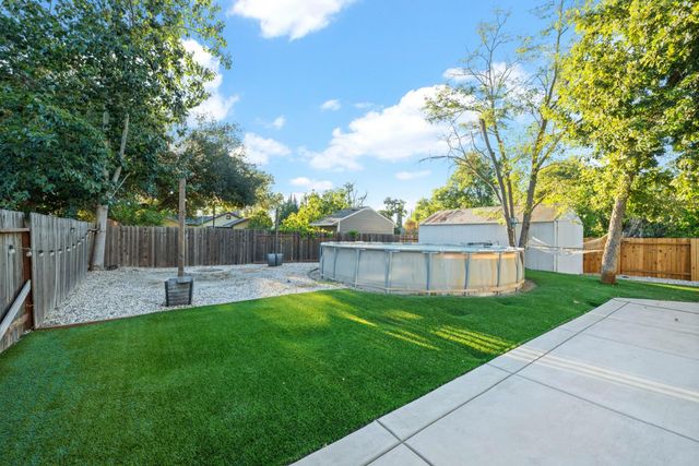 2651 Hawthorne St, Sacramento, CA 95815
