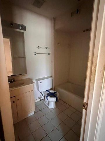 6304 S Rice Avenue, Bellaire, TX 77401