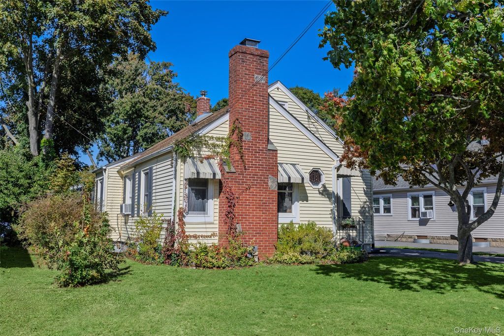 373 Oak Street, Patchogue, NY 11772 — exterior