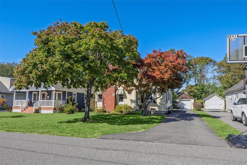 373 Oak Street, Patchogue, NY 11772 — photo 2