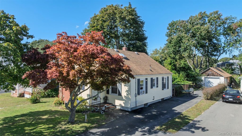 373 Oak Street, Patchogue, NY 11772 — photo 3