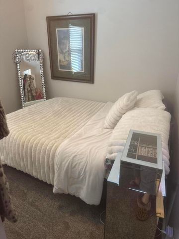 217 E 13 Th Place, Hobart, IN 46342