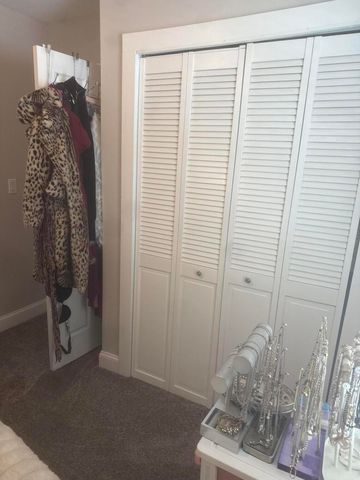 217 E 13 Th Place, Hobart, IN 46342