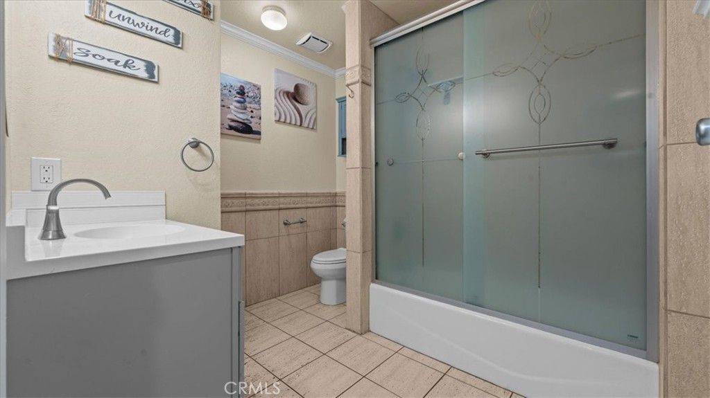 Image 11 of property listing at 15000 Downey Avenue 135, Paramount, CA 90723