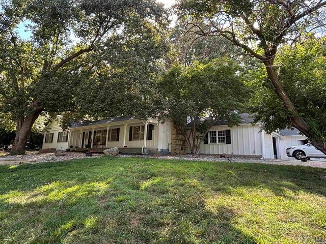 930 Huntington RD, Emporia, KS 66801