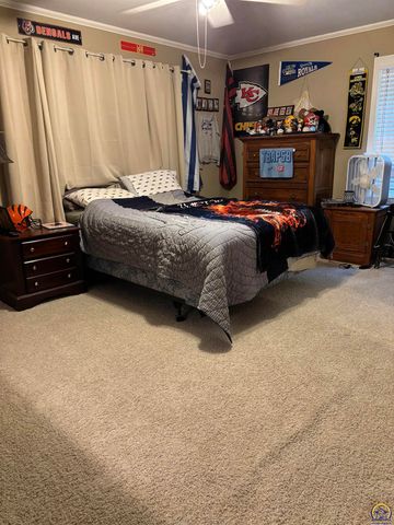 930 Huntington RD, Emporia, KS 66801