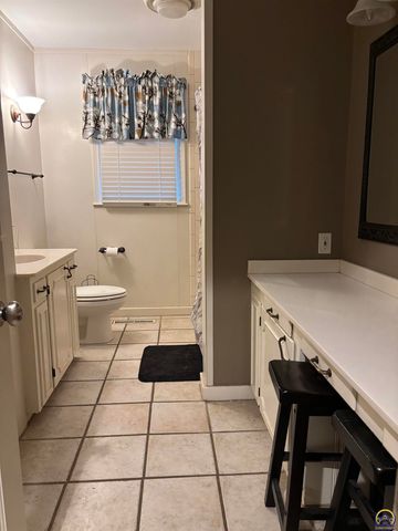 930 Huntington RD, Emporia, KS 66801