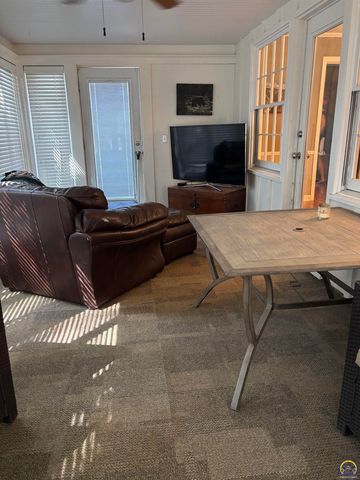 930 Huntington RD, Emporia, KS 66801