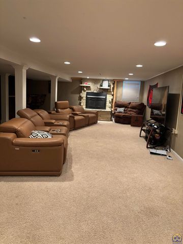 930 Huntington RD, Emporia, KS 66801