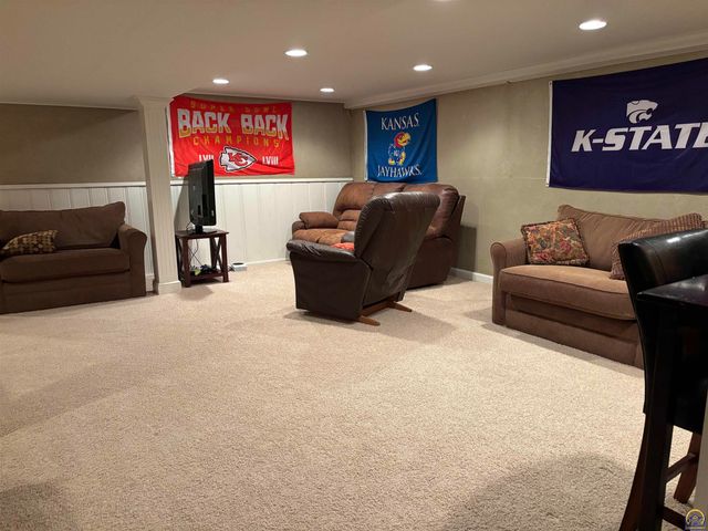 930 Huntington RD, Emporia, KS 66801