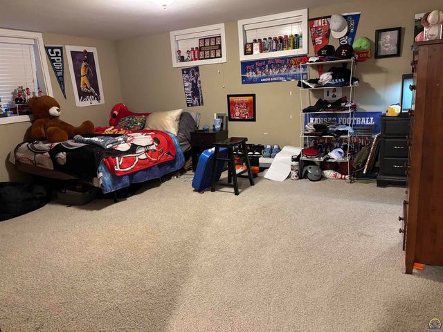 930 Huntington RD, Emporia, KS 66801