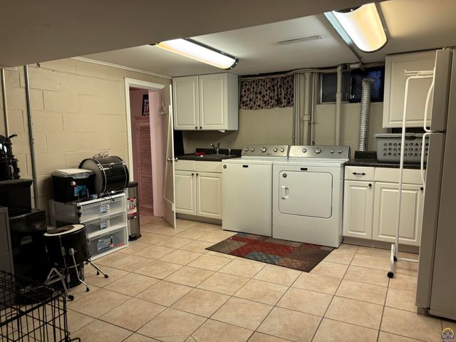 930 Huntington RD, Emporia, KS 66801