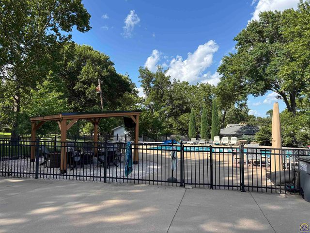 930 Huntington RD, Emporia, KS 66801