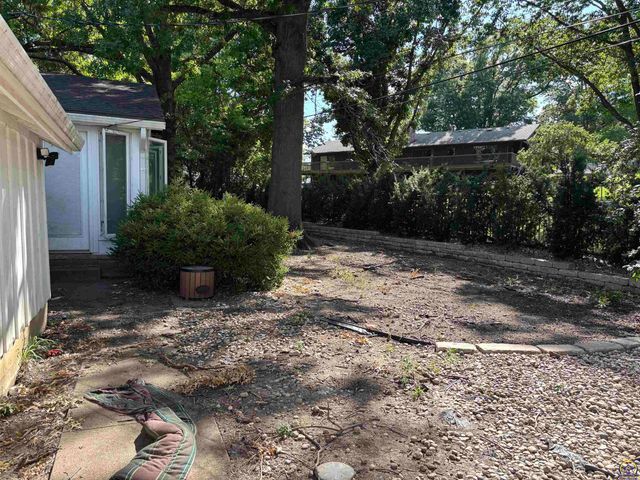 930 Huntington RD, Emporia, KS 66801