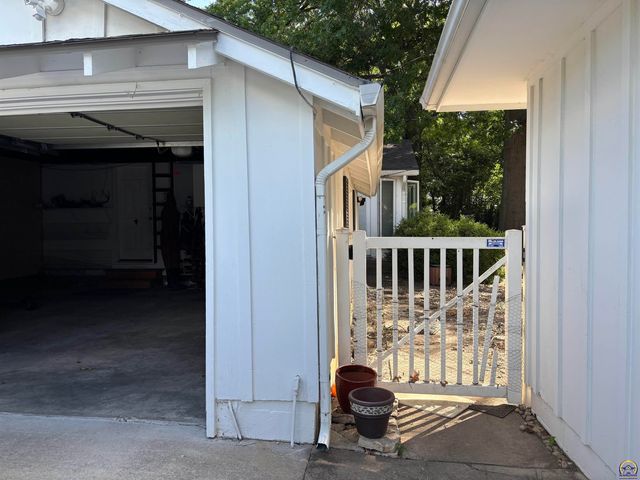 930 Huntington RD, Emporia, KS 66801