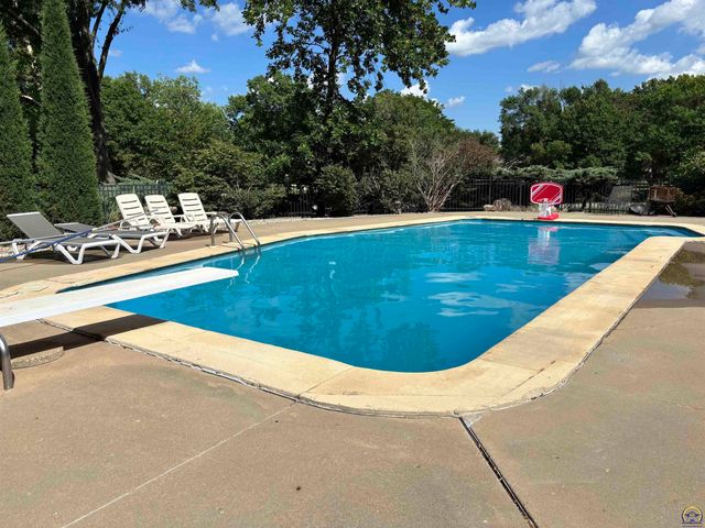 930 Huntington RD, Emporia, KS 66801