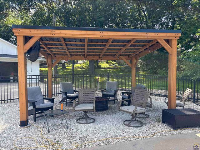 930 Huntington RD, Emporia, KS 66801