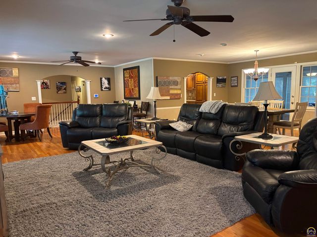 930 Huntington RD, Emporia, KS 66801