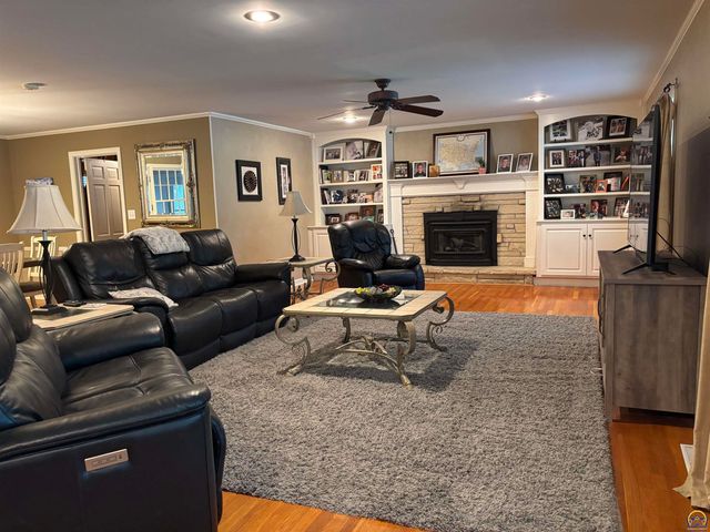 930 Huntington RD, Emporia, KS 66801