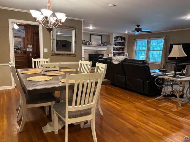 930 Huntington RD, Emporia, KS 66801