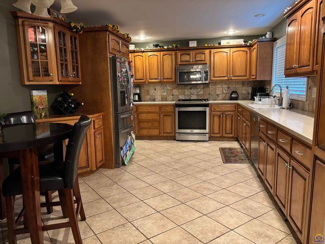 930 Huntington RD, Emporia, KS 66801