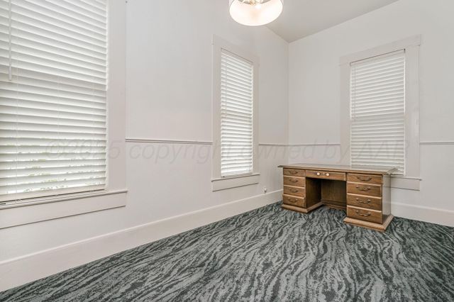 401 Cedar Street, Mclean, TX 79057