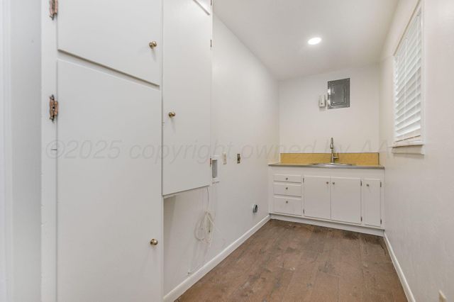 401 Cedar Street, Mclean, TX 79057